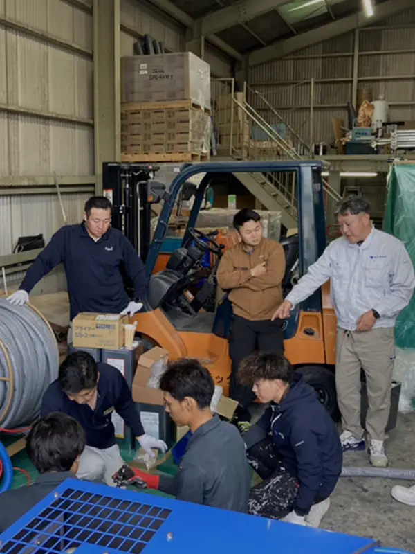 研鑽するホールディングス社員